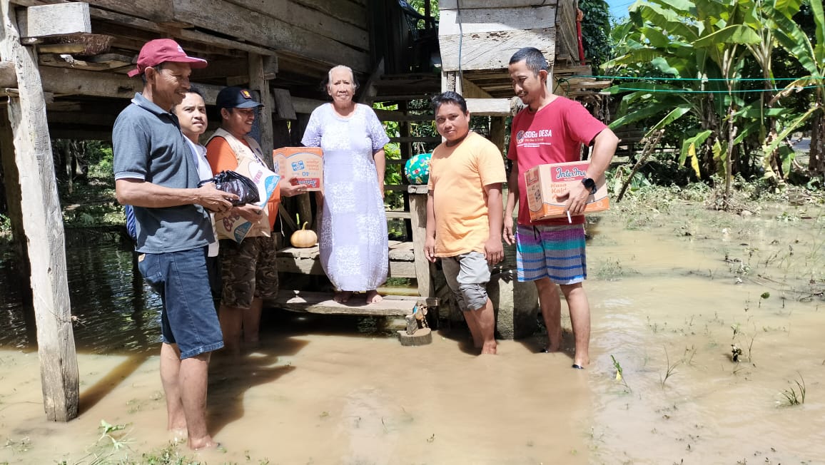 Pemdes Manyampa Distribusikan Bantuan Kepada Korban Banjir Radar Selatan