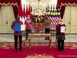 Jokowi Teken MoU dengan PM Malaysia Terkait Perlindungan Pekerja Migran