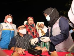 Safari Ramadan di Pa’jukukang, Ilham Azikin Vaksin Booster di Sela Tarwih