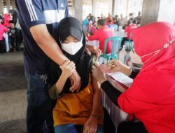 Binda Bersama Forkopimda Sulsel, Pemkab Gowa dan PSMTI Gelar Vaksinasi Massal