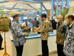 Presiden Jokowi Pesan Produk UMKM Jawa Barat Untuk Suvenir Delegasi G20, Produk yang dipesan radio kayu dan jam tangan kayu