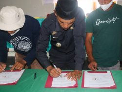 Camat Pasimasunggu Tandatangani Nota Kesepahaman dengan Kelompok Pengelola Sumber Daya Ikan