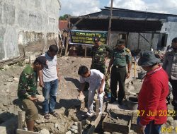 Bhabinkamtibmas Kelurahan Bentenge Bantu Renovasi Rumah Warga