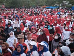 Ribuan Masyarakat Gowa Antusias Ikuti Gerak Jalan Santai HUT Ke-77 RI