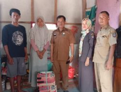 Gubernur Sulsel Beri Bantuan Sembako untuk Korban Hanyut di Perairan Polassi