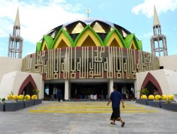 Masjid Terapung BJ Habibie Parepare Mulai Difungsikan, Taufan Pawe dan Masyarakat Gelar Salat Jumat Perdana