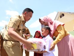 Tokoh Masyarakat Campaga Akui Program Seragam Gratis Ringankan Beban Orangtua Siswa