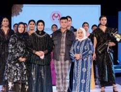 Tenun Kajang dan Tenun Bira Berkibar di Panggung Nona Fashion Week 2022