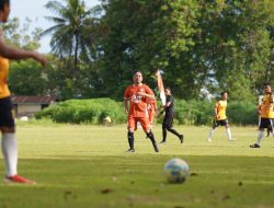 Ikuti Turnamen Sepakbola di Bulukumba, Ilham Azikin Harap Pemain Pererat Silaturahmi
