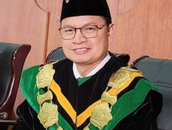 Taruna Ikrar Dikukuhkan Jadi Guru Besar Tetap Farmakologi di Universitas Malahayati Lampung