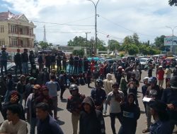 Sekprov Sulsel Diduga Korupsi Dana Bansos, Mahasiswa Demo di DPRD Sulsel