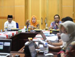 Bupati Lutra Pimpin Rapat Forum Komunikasi Pemangku Kepentingan Utama