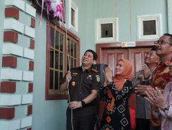 Indah Putri Indriani meresmikan Banua atau Rumah Restorative Justice di Desa Radda