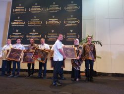 Andi Mulyati Nur Terima Penghargaan Lifetime Achievement dari Gubernur Sulsel