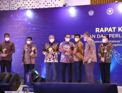 Danny Pomanto Terima Penghargaan TP2DD, Makassar Jadi Kota Terbaik di KTI