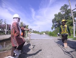 Ruas Beton di Malangke dan Malangke Barat Ditarget Rampung Desember, Indah: Pastikan Kualitasnya