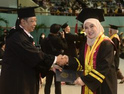 Aliyah Mustika Istri IAS Raih Gelar Magister setelah Teliti Kebijakan Vaksinasi Covid-19