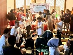 Tim Kemanusiaan AAS Foundation-IKA UNHAS Salurkan Puluhan Ribu Pcs Bantuan ke Korban Banjir Makassar