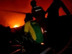 24 Jam Baru Bisa Dipadamkan, Api di Toko Plastik Batangase Berkobar Lagi Malam Ini