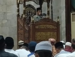 Isi Ceramah di Mesjid Agung Al-Umaraini, Wabup Ajak Jemaah Tingkatkan Tadarrus Al-Qur’an