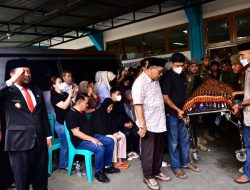 Lepas Jenazah Syukur Bijak, Gubernur Andi Sudirman: Banyak Perjuangan Beliau untuk Pembangunan di Luwu