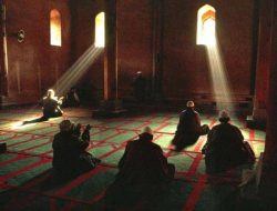 Raih Malam Lailatul Qadar, Apakah Harus I’tikaf di Masjid?