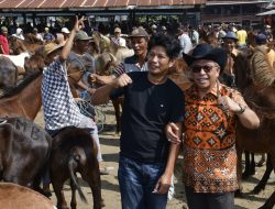 Sambangi Pasar Kuda Tolo, IAS Fasilitasi Pengadaan Sumur Bor dan WC Umum