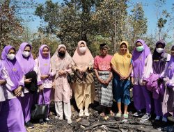 Akbid Tahira Bantu Warga Korban Kebakaran di Bantaeng