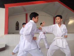 Santri Ponpes Babul Khaer Antusias Ikuti Ekstrakurikuler Karate