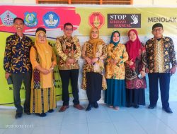 Guru SMPN 1 Bulukumba Kompak Kenakan Batik