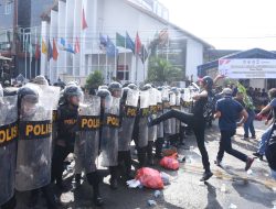 Simulasi: Demonstrasi di KPU Bulukumba Ricuh, Polisi Berhasil Kendalikan Massa