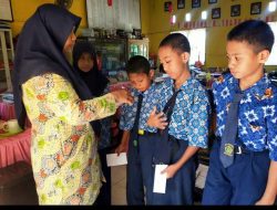 11 Siswa MTsN 2 Bulukumba Terima Bantuan Pendidikan UPZ Madrasah