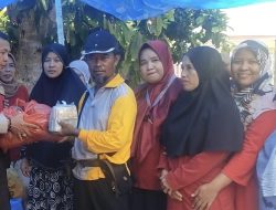 Bhabinkamtibamas Desa Padang Bantu Korban Kebakaran