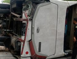 Bus Rombongan Pegawai Bank Mandiri Maros Terbalik di Mandala Ria, Dua Korban Anak-anak