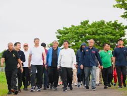 Pj Gubernur Sulsel dan Jajaran Jalan Santai di Taman Maccini Sombala