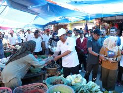 Pj Gubernur Sulsel Cek Harga Kebutuhan Pokok di Pasar Bantaeng