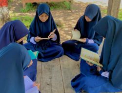 Siswa MTs Darul Istiqamah Manfaatkan Waktu Istirahat Dengan Membaca Al-Qur’an