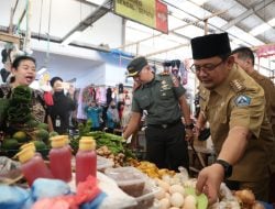 Jelang Idul Fitri Pj Bupati Bantaeng Pantau Harga Bahan Pokok di Pasar Tradisional