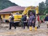 Tembus Titik Longsor Menuju Desa Kadundung, Pj Gubernur Bahtiar Pastikan Ketersediaan Bahan Pangan Warga Korban Bencana
