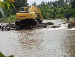 Excavator Andi Utta Perbaiki Mercu Bendungan Balangtikeke Ujungloe