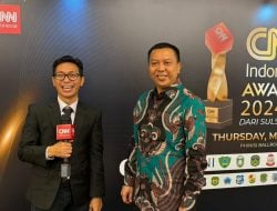 Bupati Basli Ali Terima Penghargaan dari CNN Indoensia Awards 2024