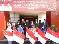 Wabup Edy Manaf Serahkan Bendera Merah Putih di Hari Lahir Pancasila