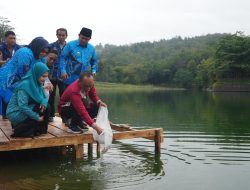 Pj Gubernur Sulsel Sebar 10 Ribu Benih Ikan Nila di Bantaeng