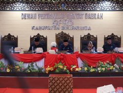 Rapat Paripurna DPRD, Pemda Serahkan Ranperda Perubahan APBD 2024