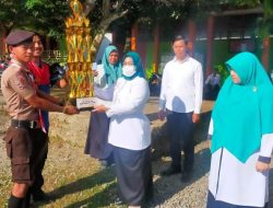 Spider Scout MTsN 5 Bulukumba Menyerahkan Piala Juara Umum