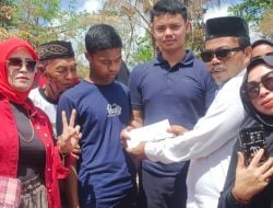 Legislator NasDem HM.Tamrin Dampingi Komunitas Konjo Bersatu Salurkan Bantuan untuk Korban Kebakaran