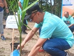 Pj. Gubernur Sulsel Tanam Pohon di Puncak Tanadoang Selayar