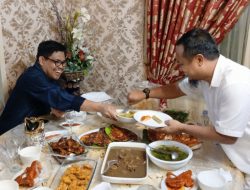 Di Sela Kesibukan Berkampanye, Andi Sudirman dan Andi Edy Manaf Sempatkan Makan Siang Bersama