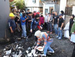 Pj Sekda Kota Makassar Ikut Program Sabtu Bersih di Lokasi Kebakaran Jalan Laiya