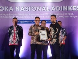 Wamendagri Bima Arya Serahkan Penghargaan Pentaloka Nasional Implementasi Kawasan Tanpa Rokok kepada Kota Makassar